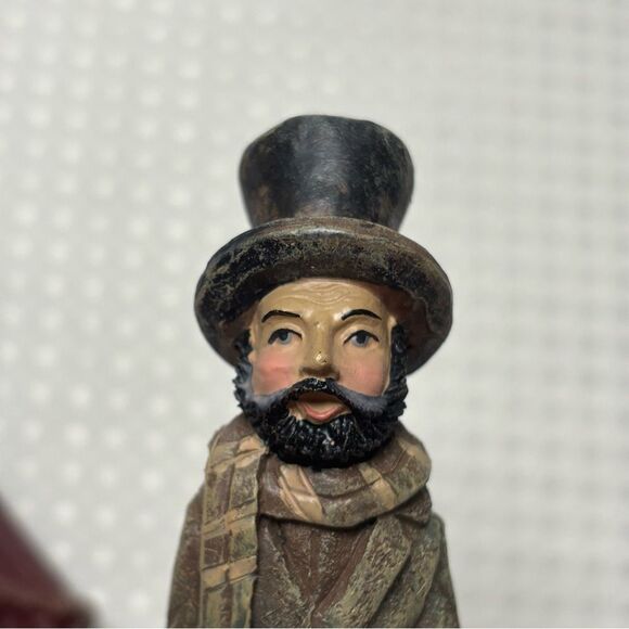 Vintage Windsor Collection Resin Christmas Caroler Family Figurines Set of 4 - Picture 5 of 9